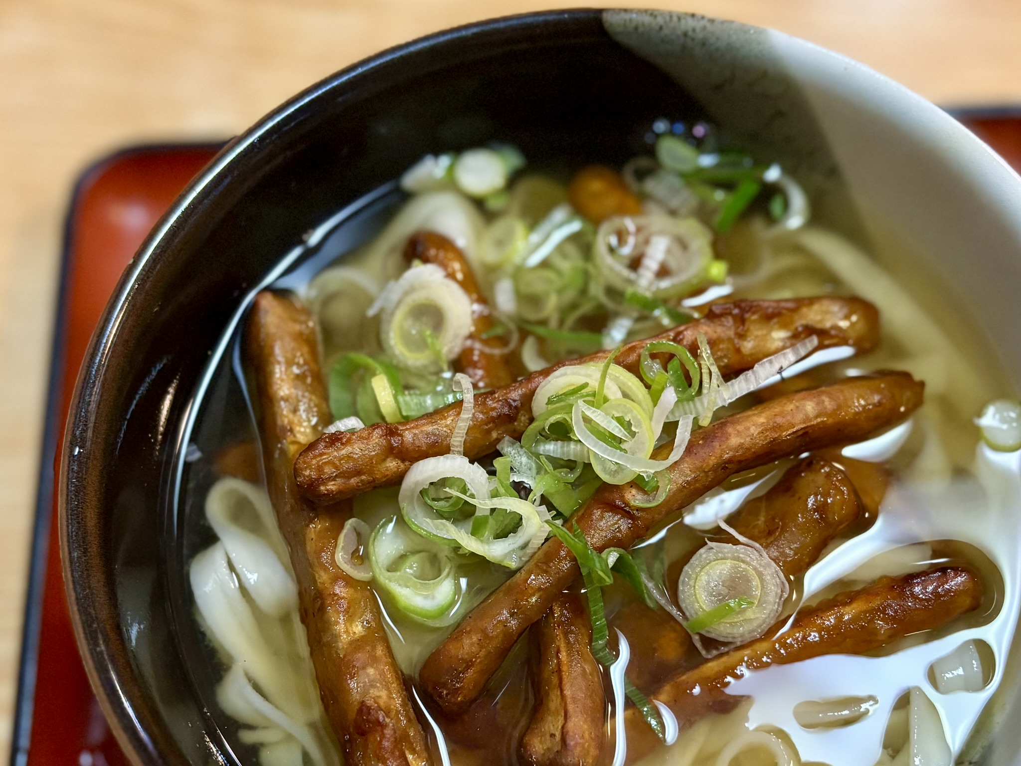 新中野の老舗「丸福きしめん」で、ほっと落ち着く昼飲み時間