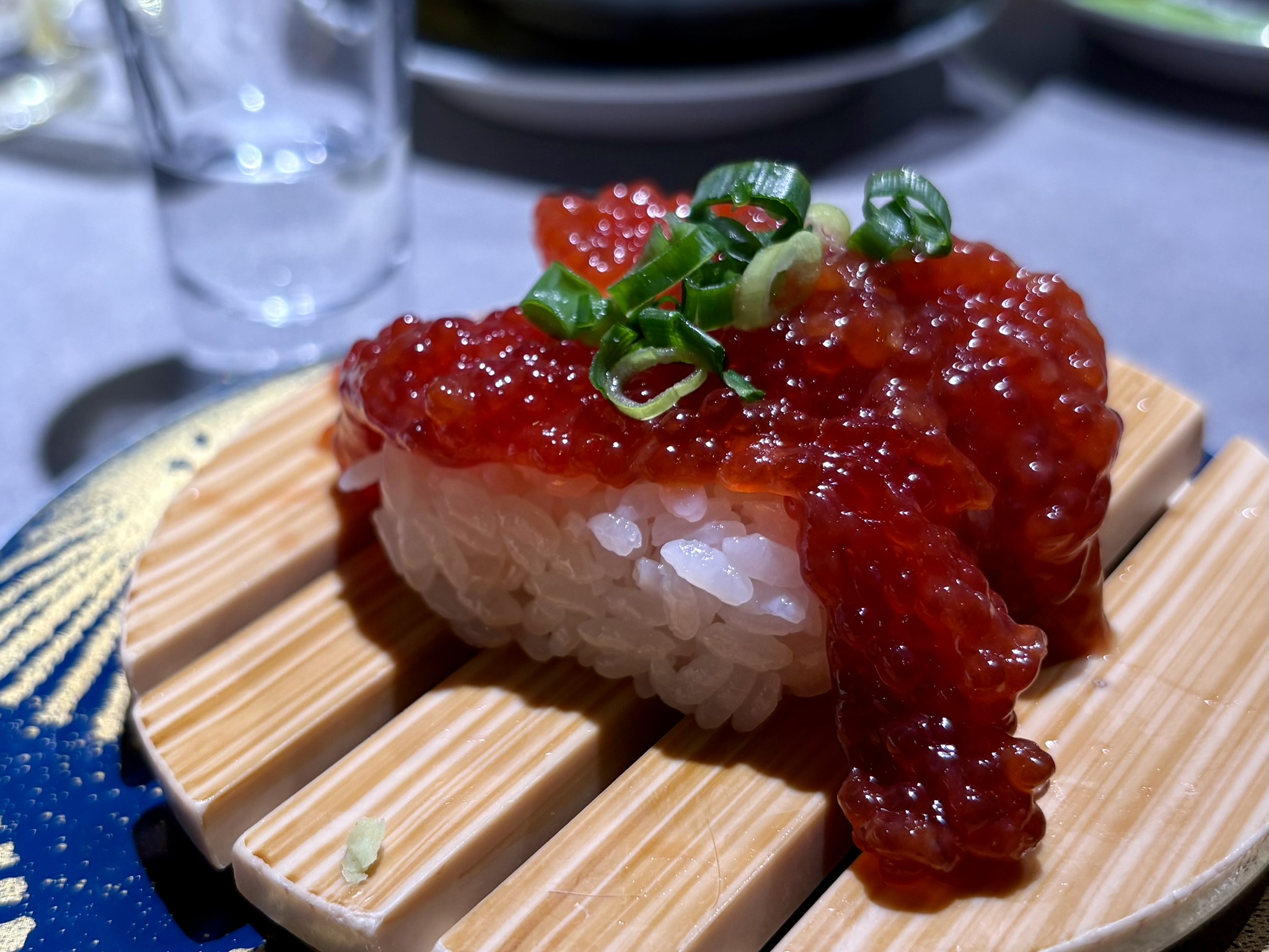 札幌すすきので回転寿司昼飲み｜根室花まるで北海道ネタをつまみに一杯🍣