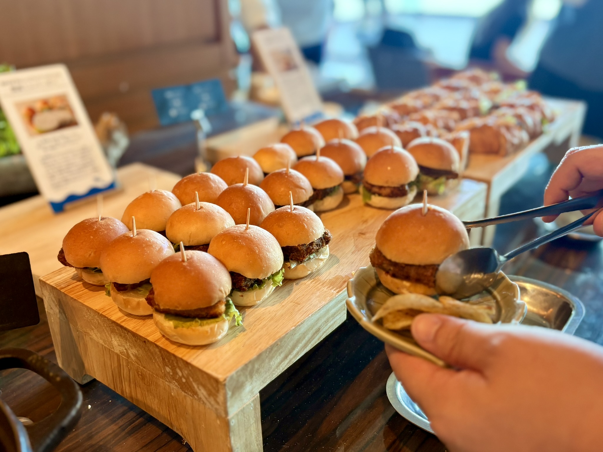 焼津グランドホテル│２つのラウンジを昼から満喫！